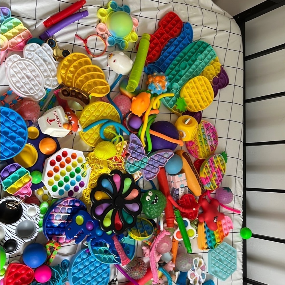 fidgets!! don’t buy, making bundles. comment what you want.